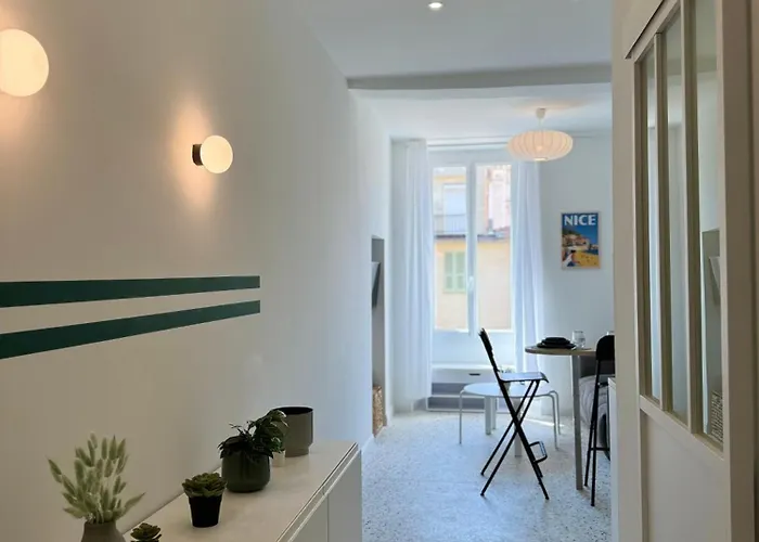 Cosy Au Centre Du Vieux نيس